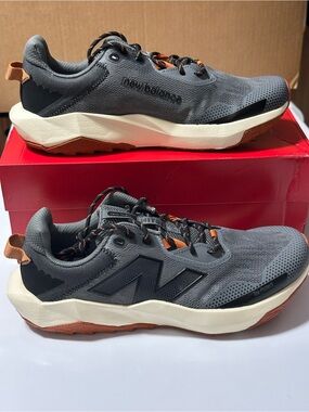 New Balance Men's Gray and Orange Trail Sneakers
